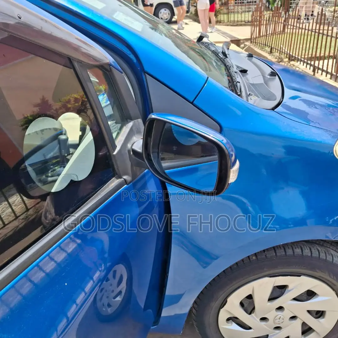Toyota Vitz 2010 Blue