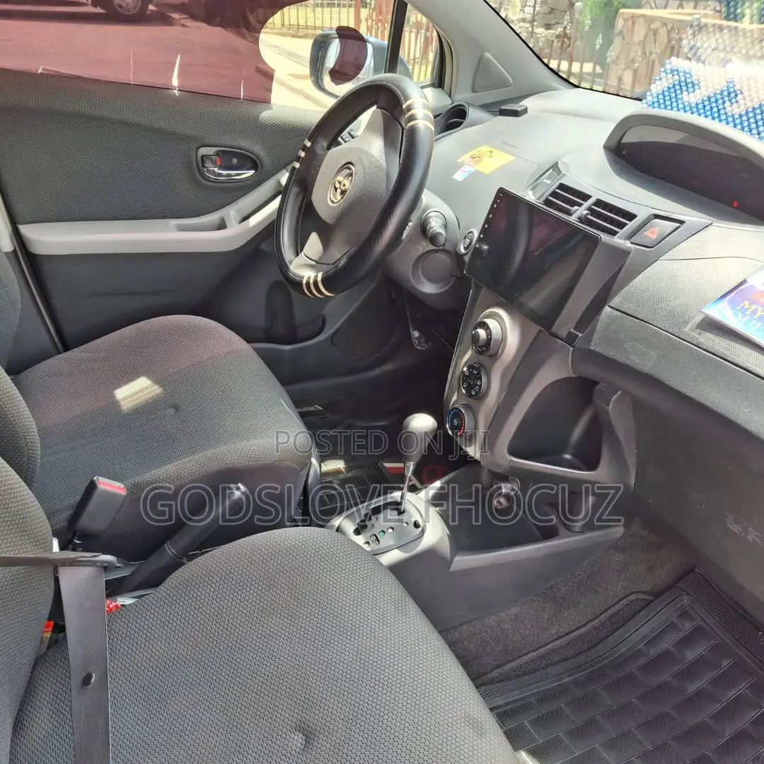 Toyota Vitz 2010 Blue