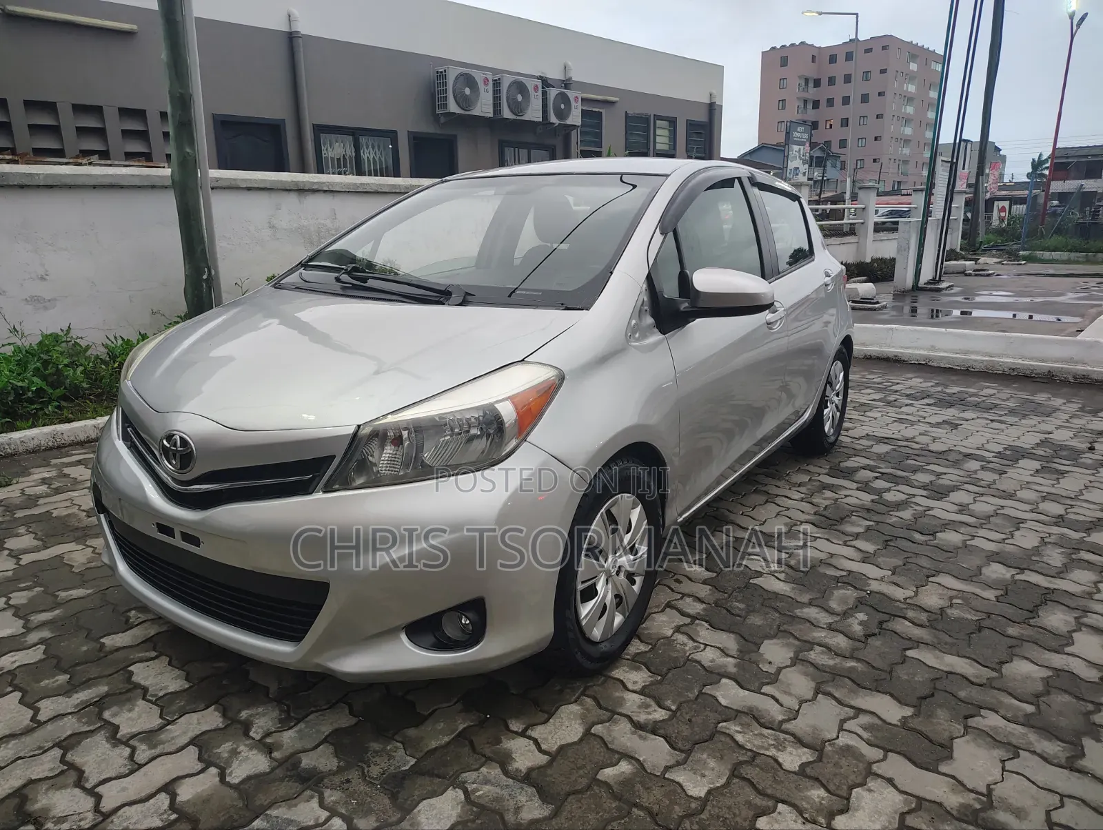Toyota Yaris LE Hatchback 3dr 2014 Silver