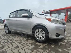 Toyota Yaris LE Hatchback 3dr 2014 Silver