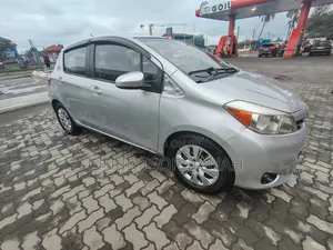 Toyota Yaris LE Hatchback 3dr 2014 Silver