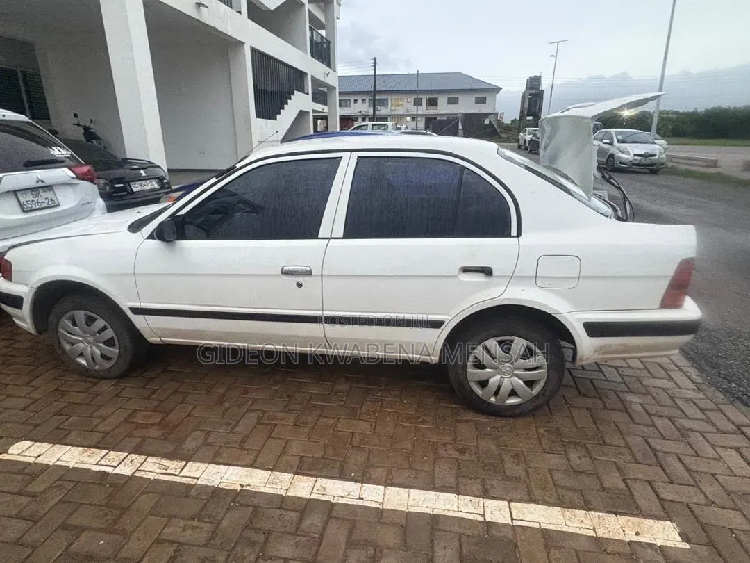 Toyota Corolla 1.6 Sedan 1997 White