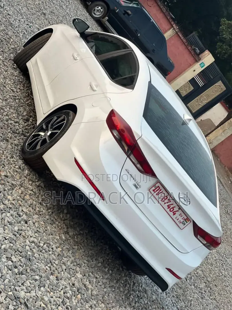 Hyundai Elantra SE Sedan FWD (2.0L 4cyl 6M) 2017 White