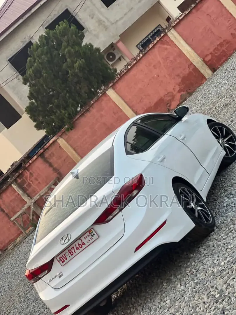 Hyundai Elantra SE Sedan FWD (2.0L 4cyl 6M) 2017 White