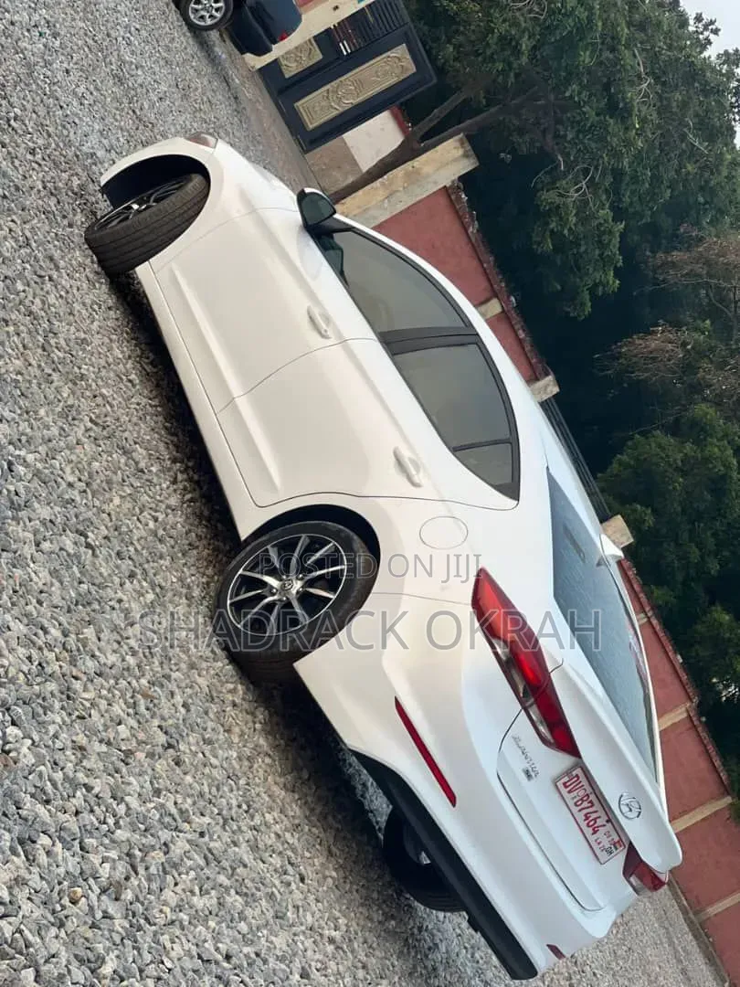 Hyundai Elantra SE Sedan FWD (2.0L 4cyl 6M) 2017 White
