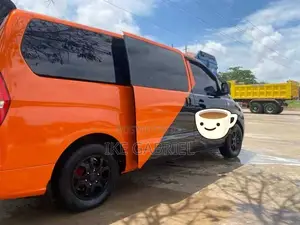 Hyundai Starex 2013 Orange