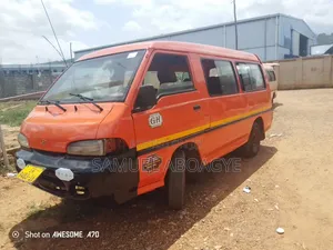 Hyundai RB 2000 Orange