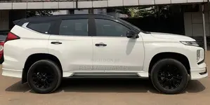 Mitsubishi Montero Sport 2023 White