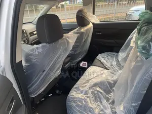 Mitsubishi Outlander 2022 White