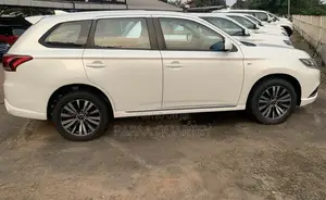 Mitsubishi Outlander 2022 White