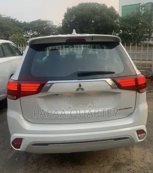 Mitsubishi Outlander 2022 White