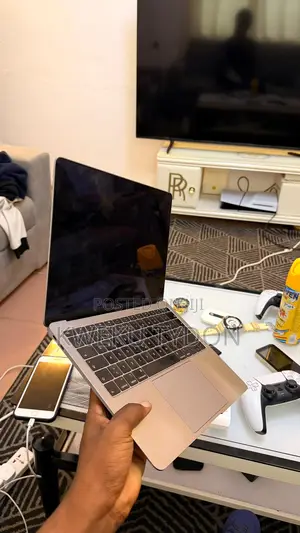 Laptop Apple MacBook Air 2018 8GB Apple M4 SSHD+SSD 128GB