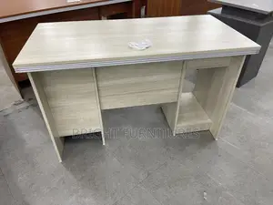 Wooden Office Desk/Office Table