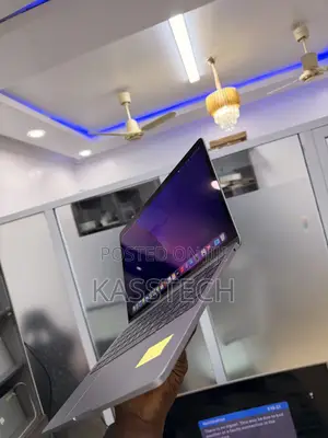 Laptop Apple MacBook Pro 2017 8GB Intel Core i5 SSD 256GB