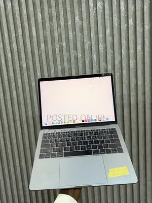 Laptop Apple MacBook Pro 2017 16GB Intel Core i7 SSD 512GB