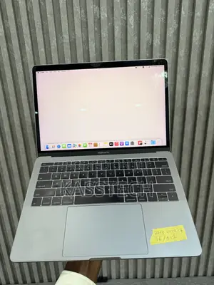 Laptop Apple MacBook Pro 2017 16GB Intel Core i7 SSD 512GB