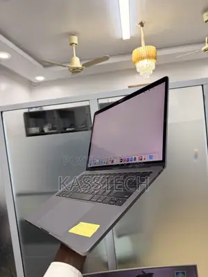 Laptop Apple MacBook Pro 2017 16GB Intel Core i7 SSD 512GB