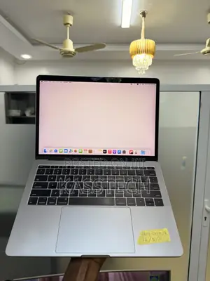 Laptop Apple MacBook Pro 2017 16GB Intel Core i7 SSD 512GB