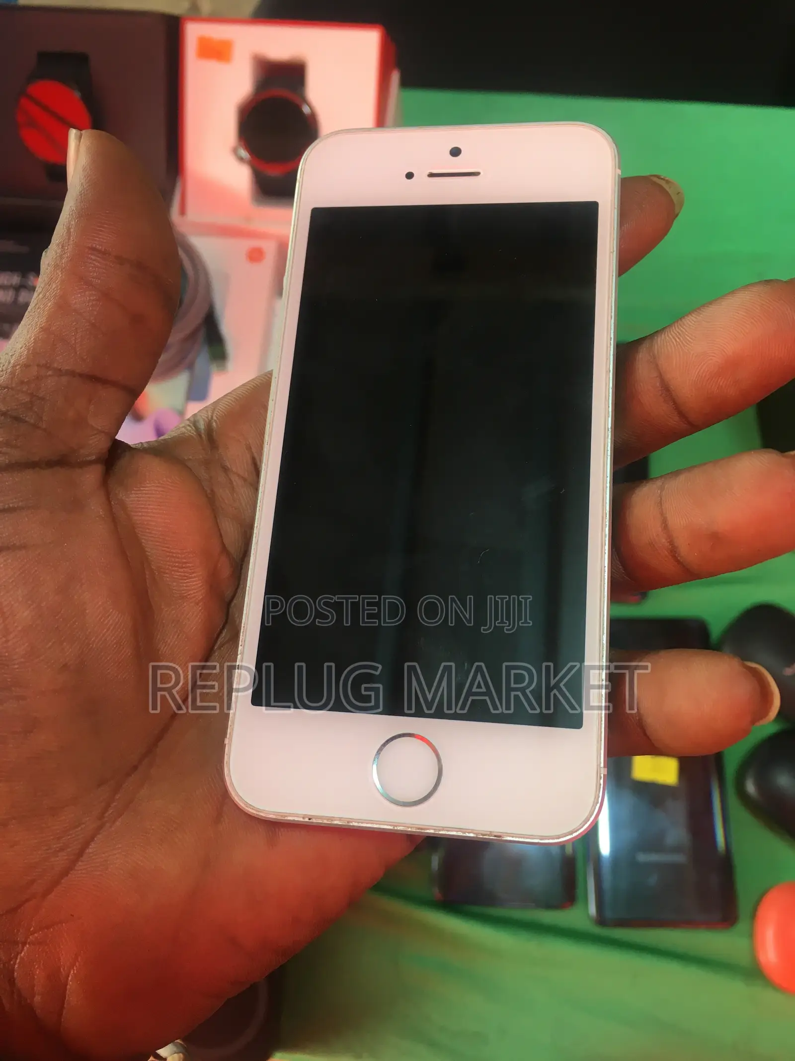 Apple iPhone SE 64 GB Silver