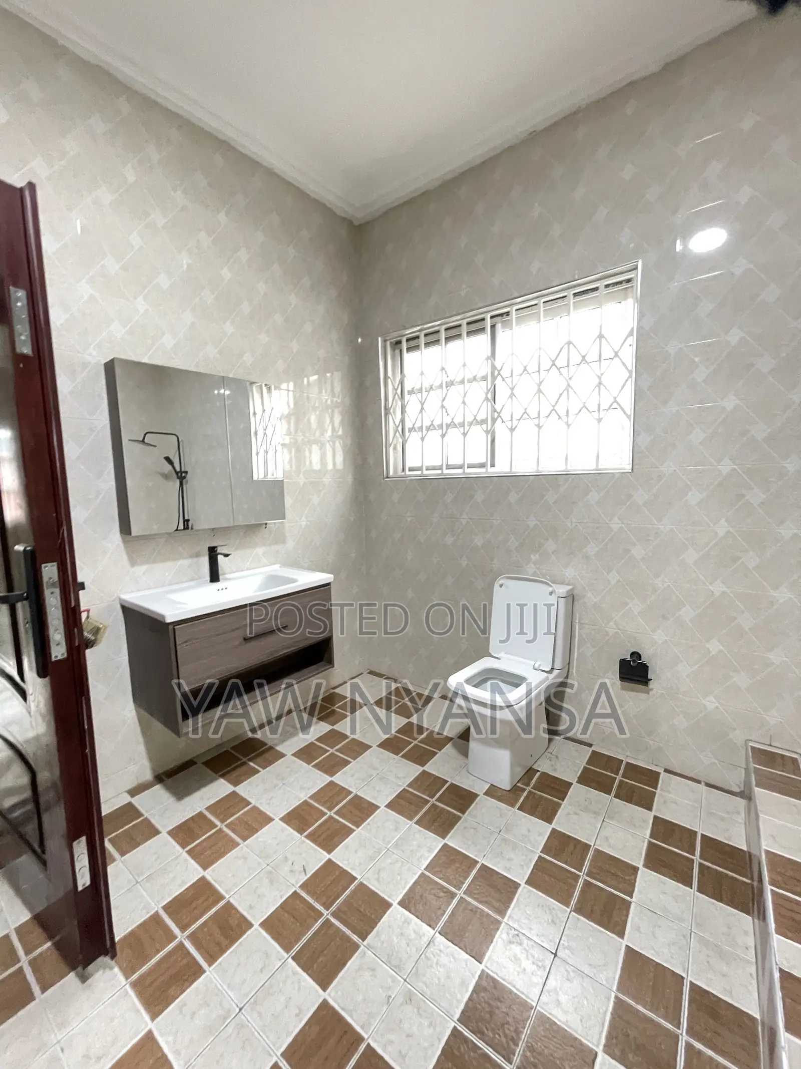 7bdrm Duplex in Bn Estate, West Legon for sale