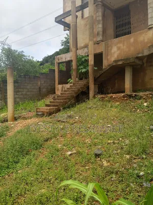 6bdrm House in Comet Estate, Kwabenya for sale