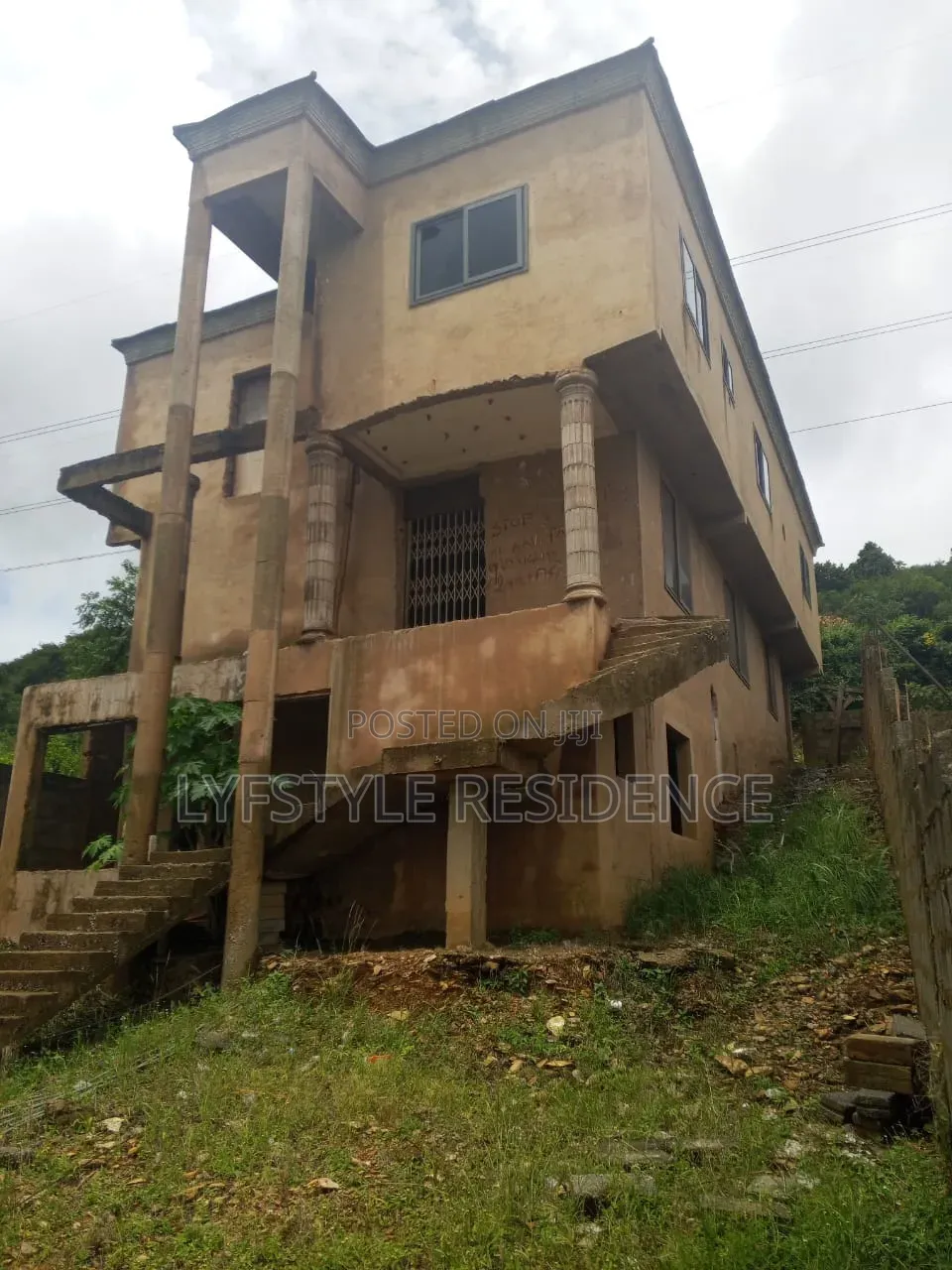 6bdrm House in Comet Estate, Kwabenya for sale