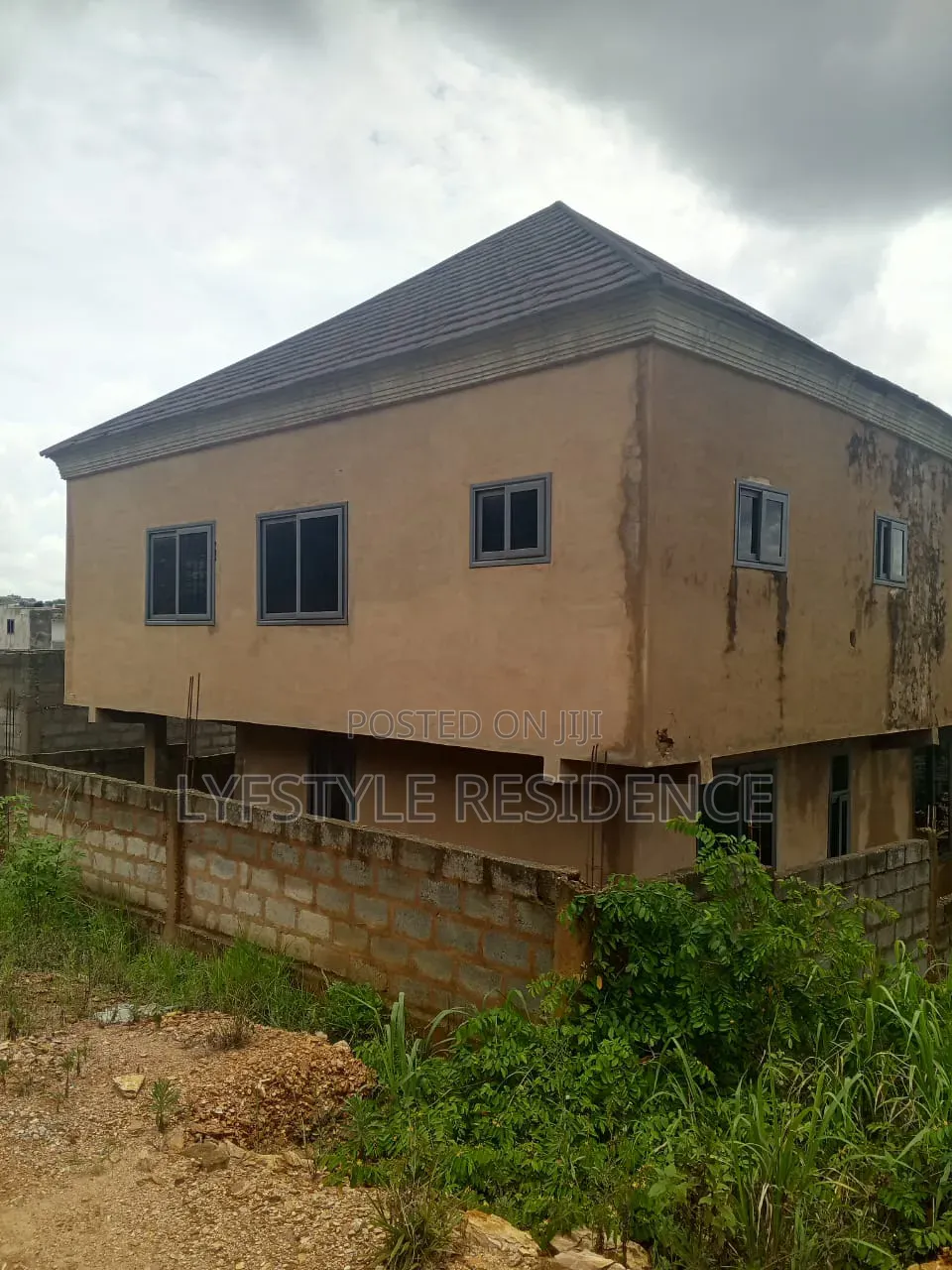 6bdrm House in Comet Estate, Kwabenya for sale