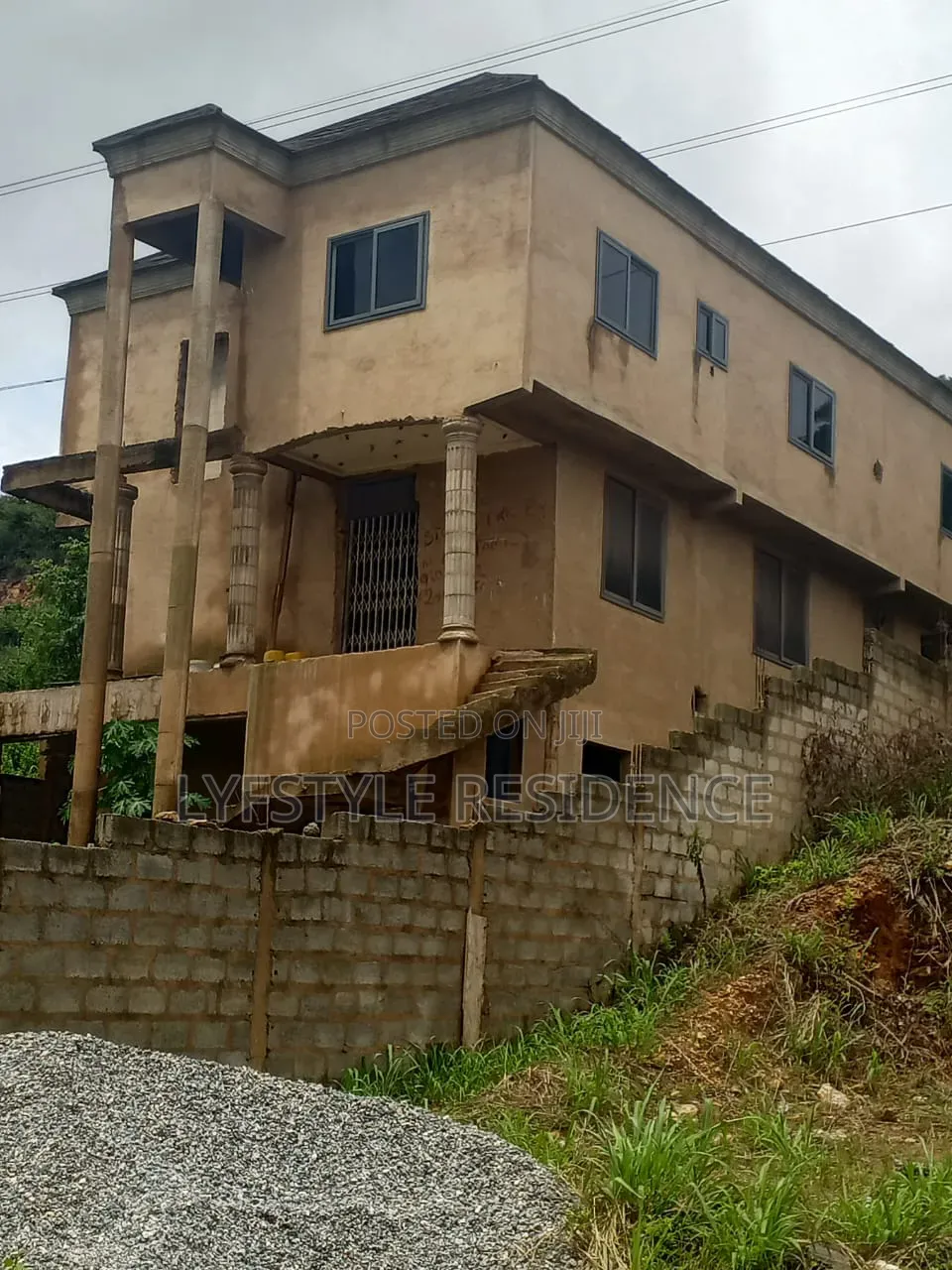 6bdrm House in Comet Estate, Kwabenya for sale