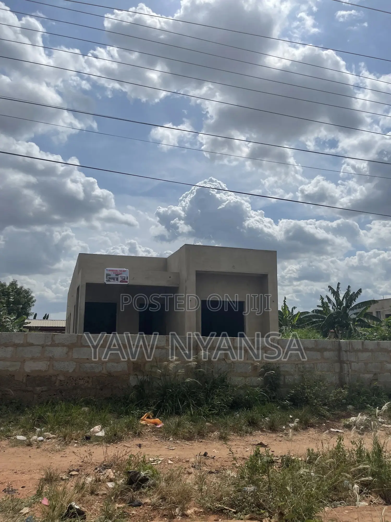 3bdrm Duplex in Bn Estate, Oyarifa for sale