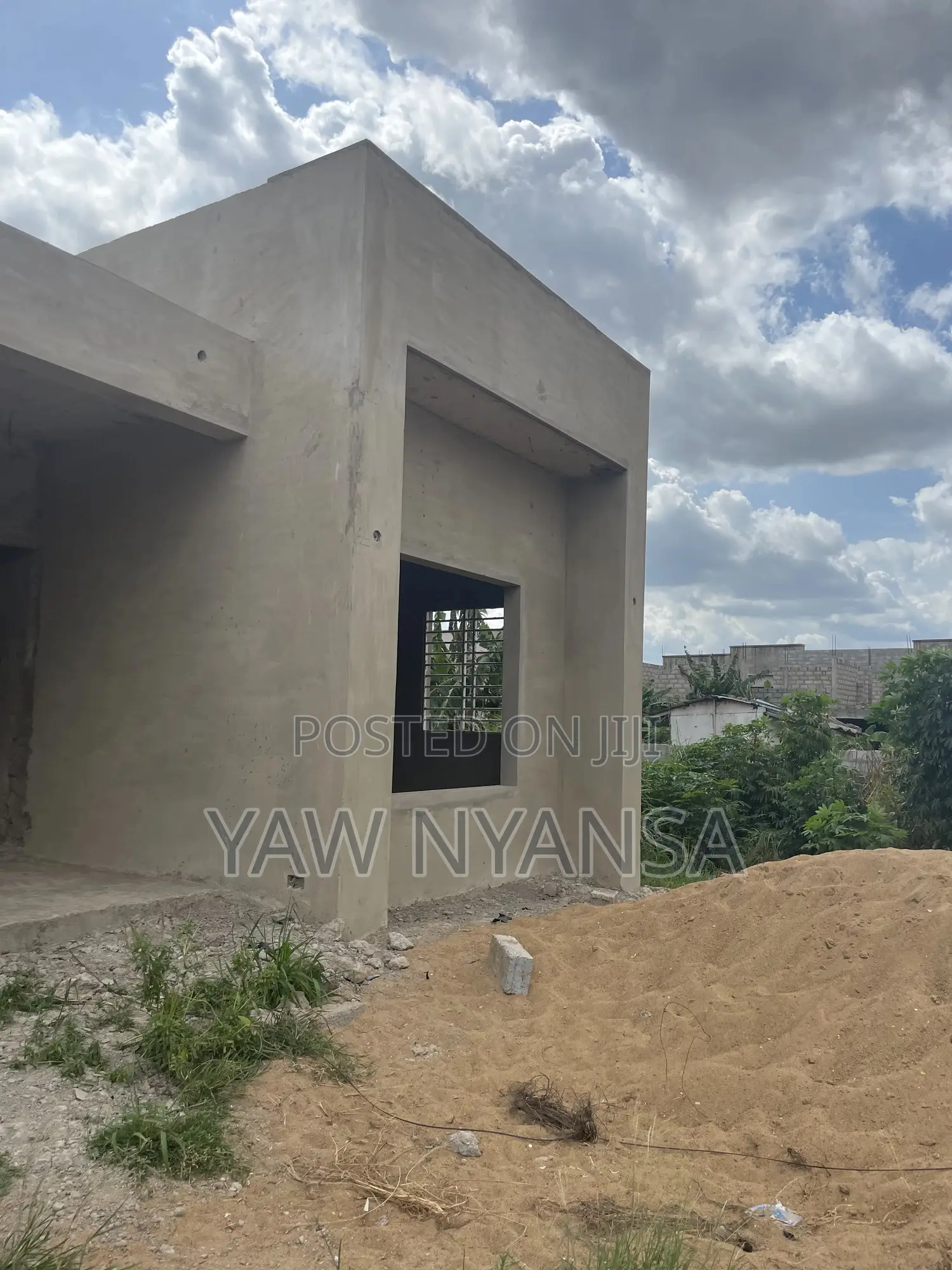3bdrm Duplex in Bn Estate, Oyarifa for sale