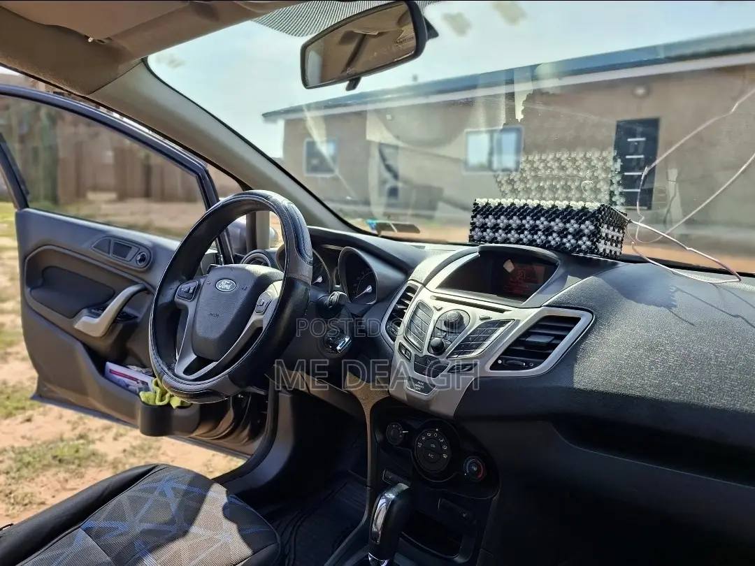 Ford Fiesta SE Sedan 2012 Blue