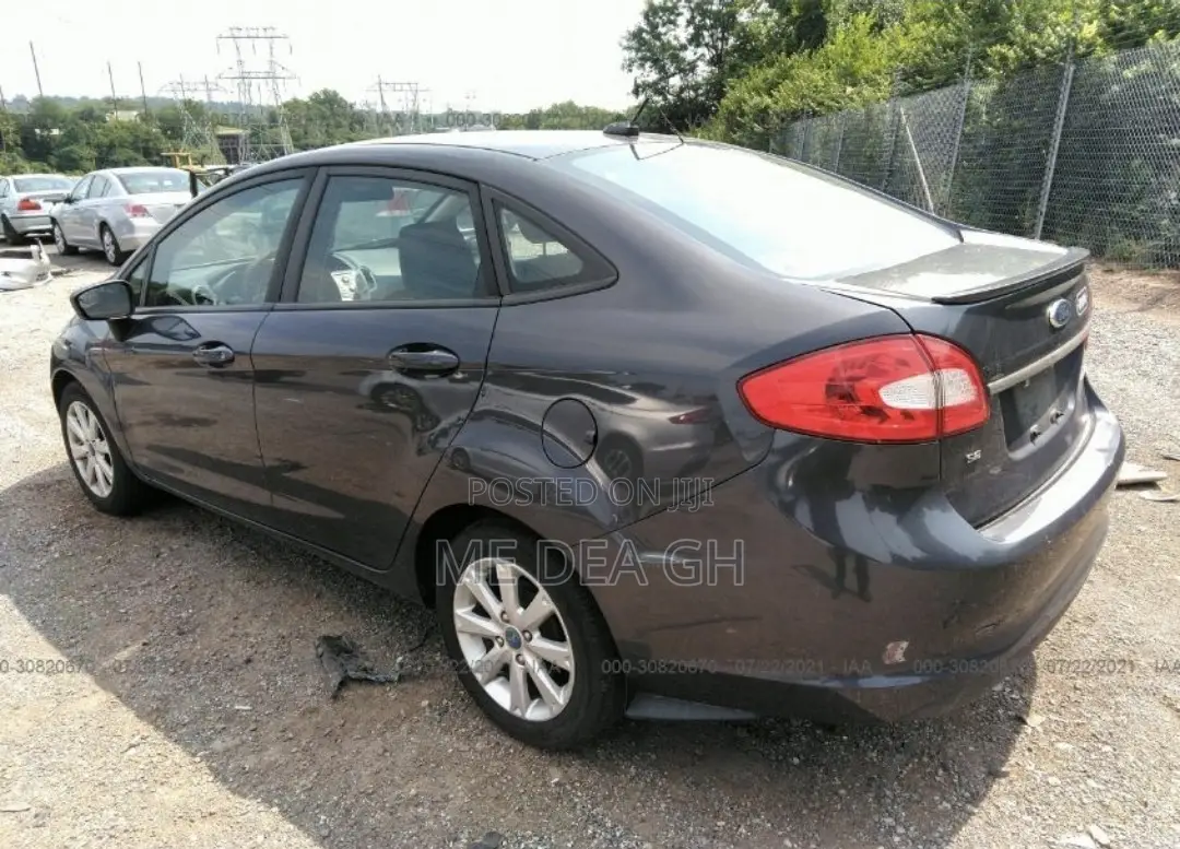 Ford Fiesta SE Sedan 2012 Blue