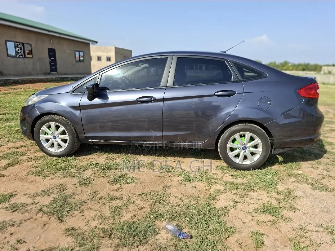 Ford Fiesta SE Sedan 2012 Blue