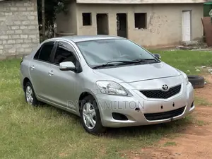 Toyota Belta 2010 Silver