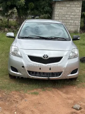 Toyota Belta 2010 Silver