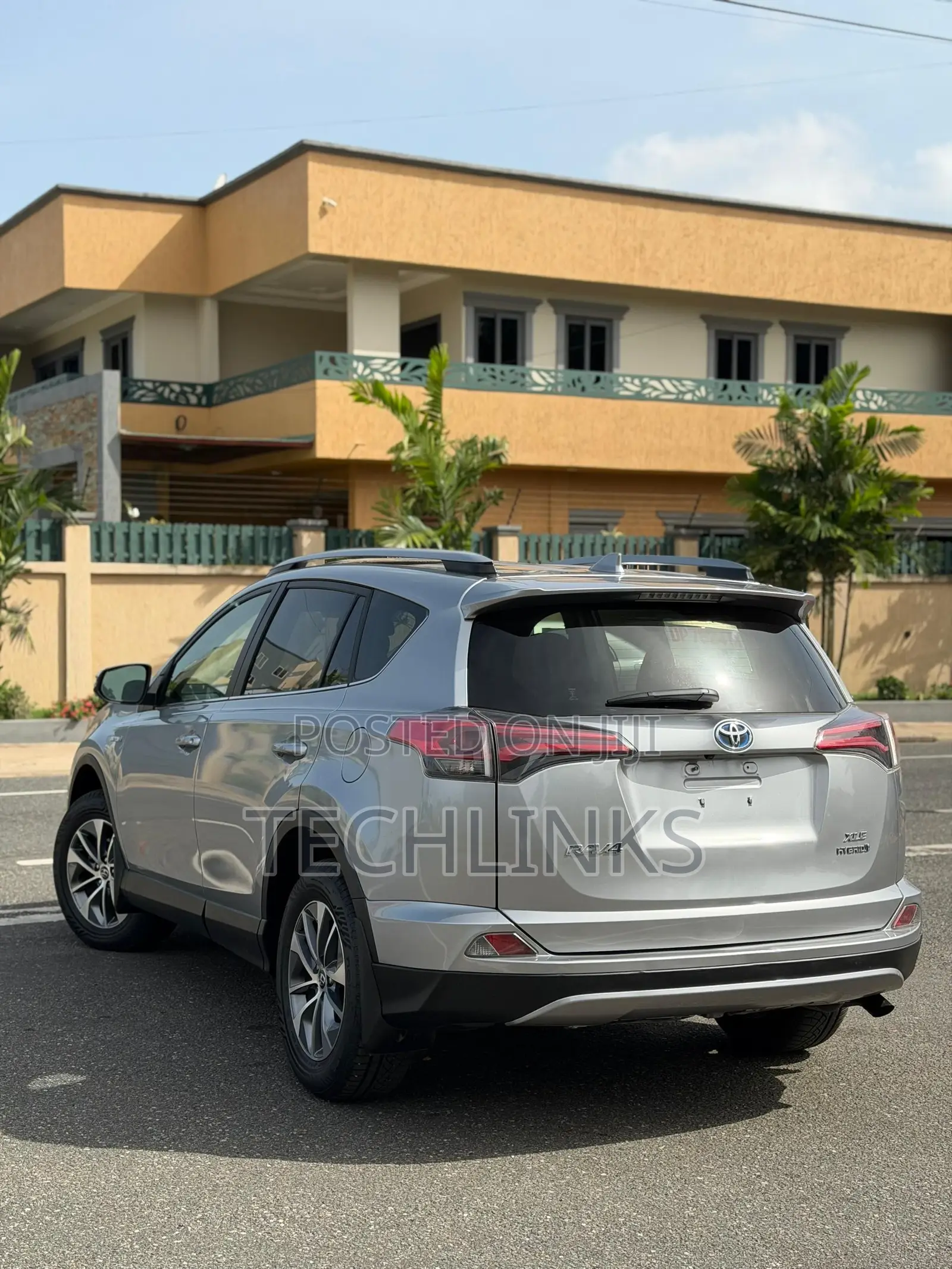 Toyota RAV4 Hybrid 2017 Silver