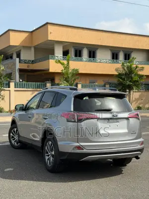 Toyota RAV4 Hybrid 2017 Silver