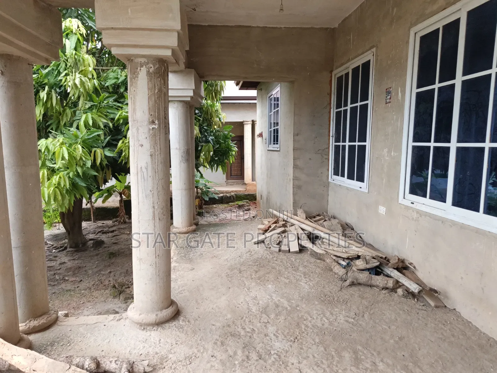 5bdrm House in Santasi Nkoransa, Kumasi Metropolitan for sale