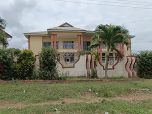 8bdrm Apartment in Ejisu Krapa for sale