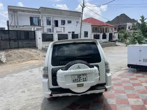 Mitsubishi Pajero 2011 White
