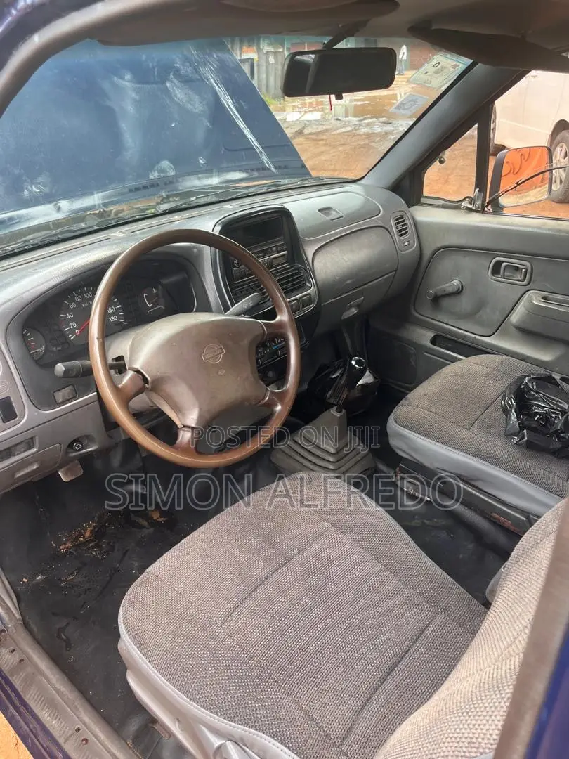 Nissan Hardbody 2000 Blue