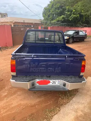 Nissan Hardbody 2000 Blue