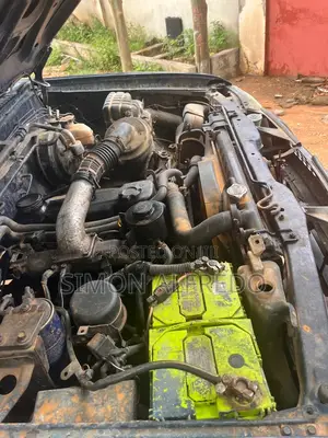 Nissan Hardbody 2000 Blue