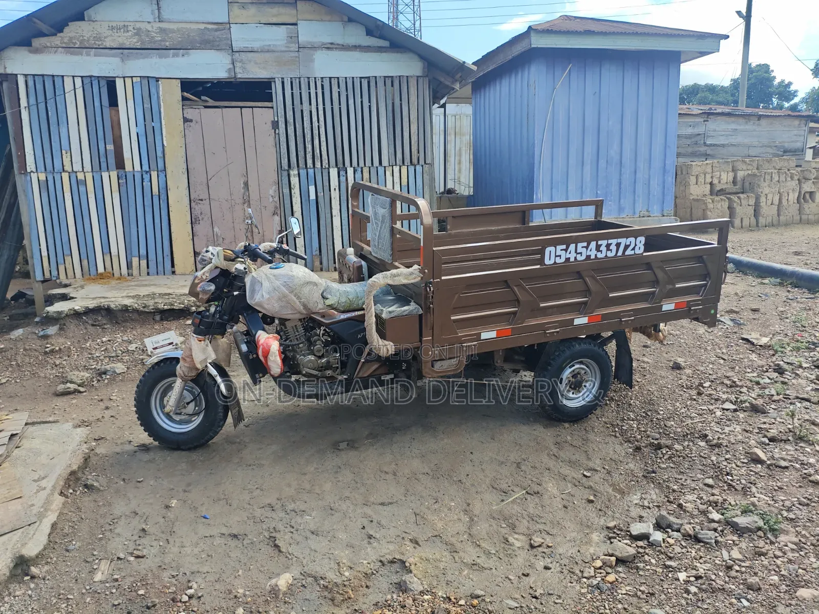 Fast Affordable Tricycle Cargo Delivery