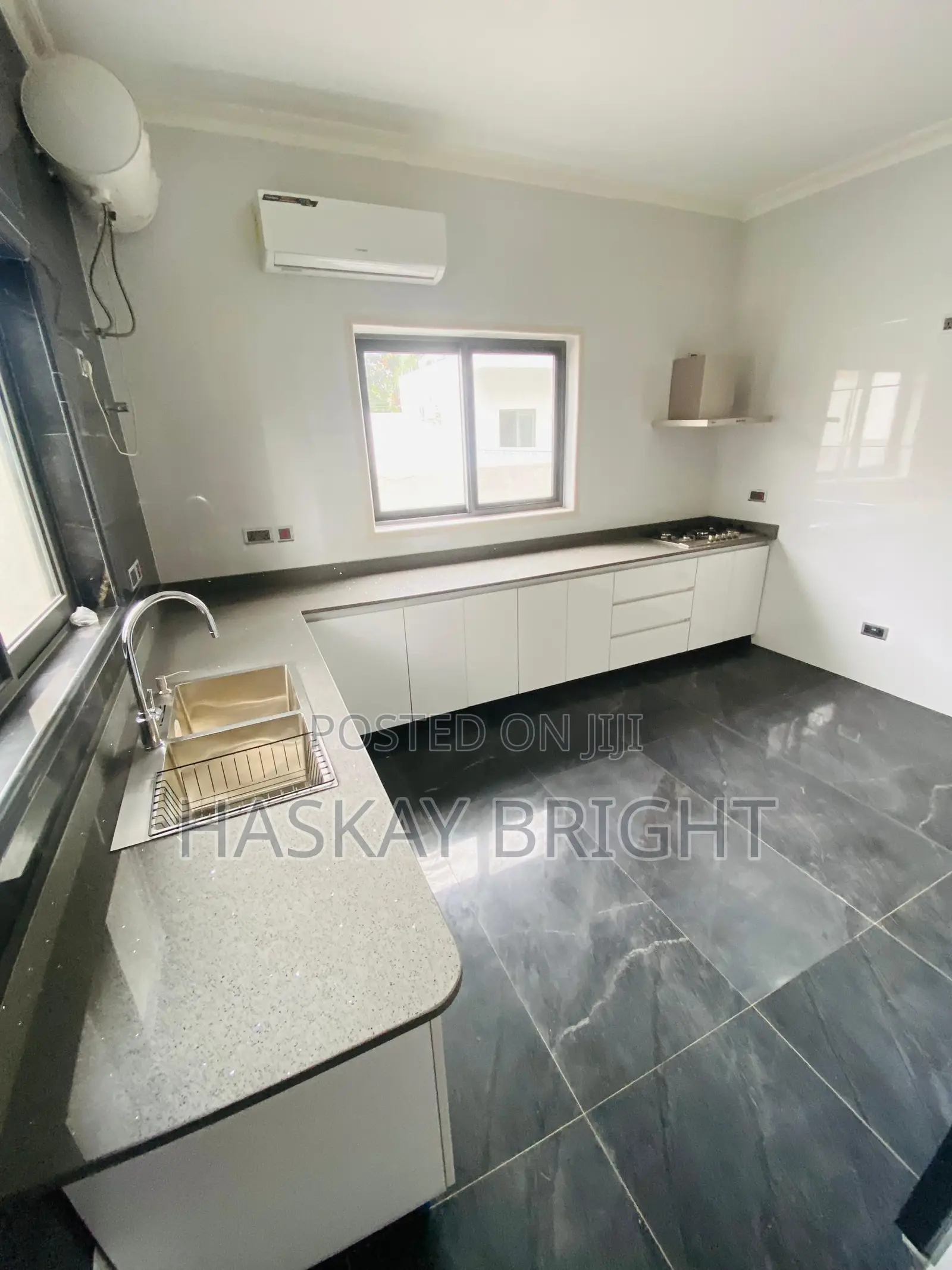 4bdrm Townhouse / Terrace in Airport Residential Area for rent