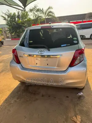Toyota Vitz 1.3 FWD 5dr 2014 Silver