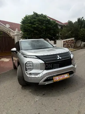 Mitsubishi Outlander SE 2024 Silver