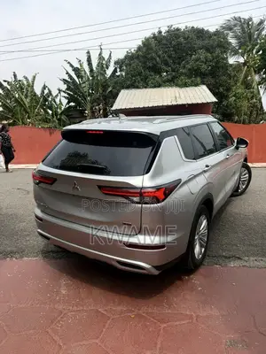 Mitsubishi Outlander SE 2024 Silver