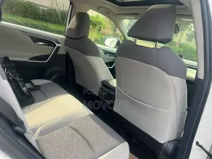 Toyota RAV4 XLE AWD 2020 White