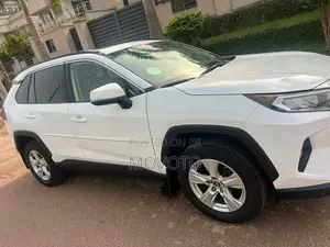 Toyota RAV4 XLE AWD 2020 White